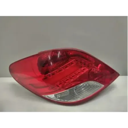 Feu arriere gauche peugeot 207