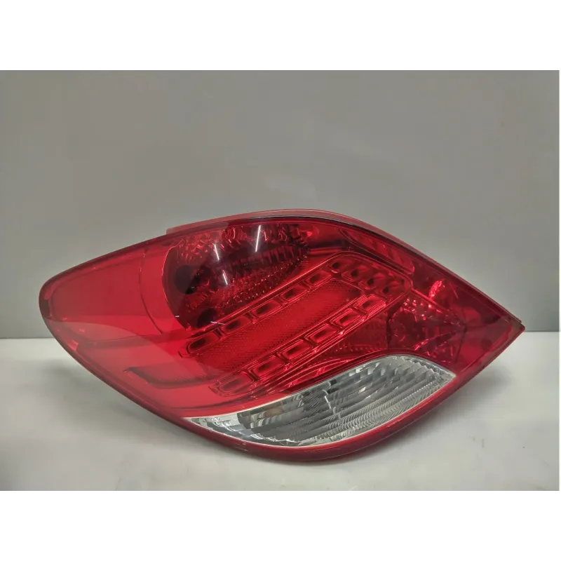 Feu arriere gauche peugeot 207