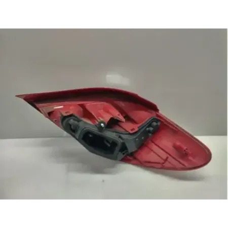 Feu arriere gauche peugeot 207