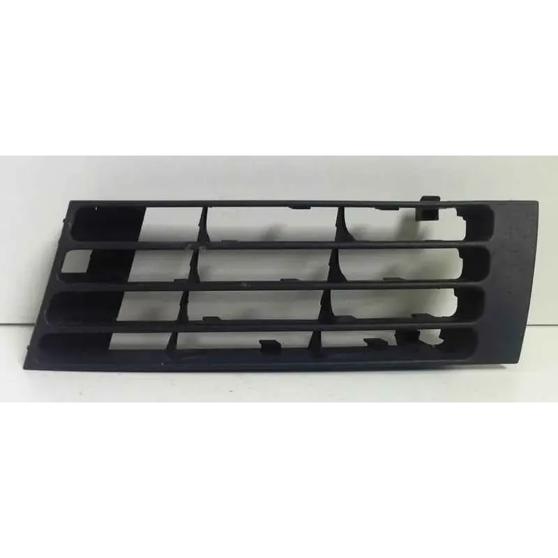 Grille de pare choc avant gauche audi a4 8d b5
