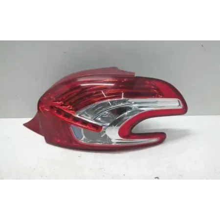 Feu arriere droit peugeot 208