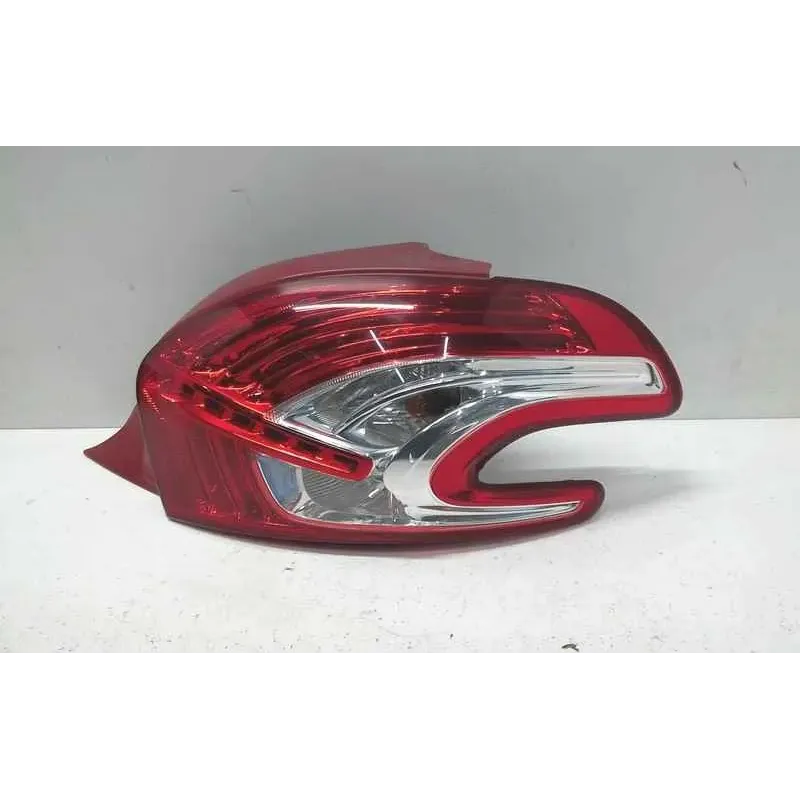 Feu arriere droit peugeot 208
