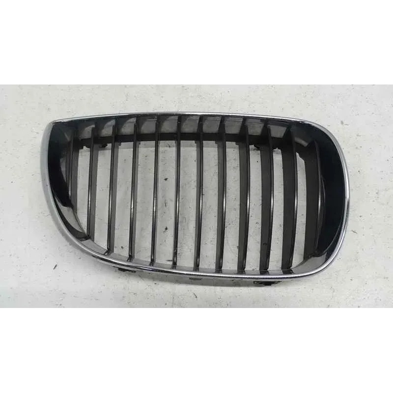 Calandre droit bmw serie 1 e87/e81