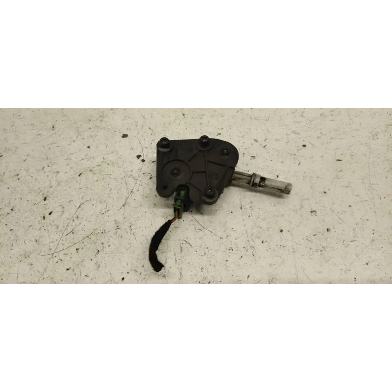 Moteur trappe carburant