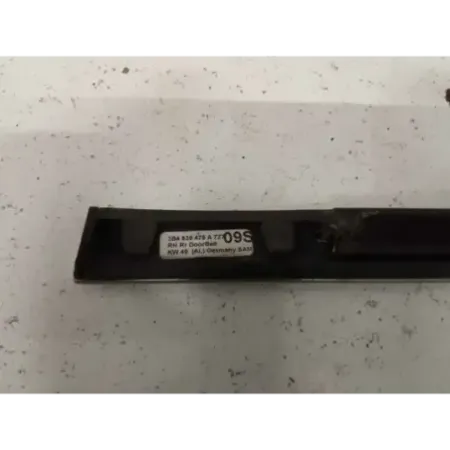 Leche-vitre avec enjoliveur arriere droit