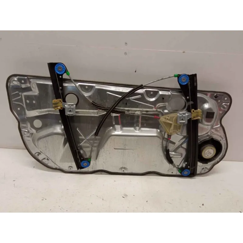 Leve-vitre avant droit