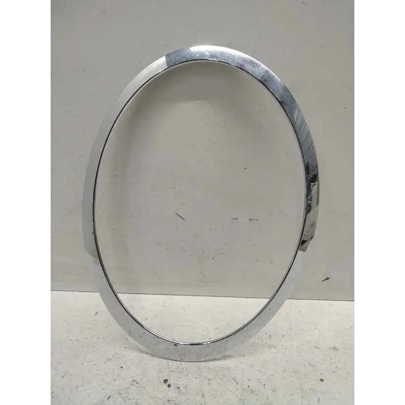 Enjoliveur de phare gauche mini clubman r55