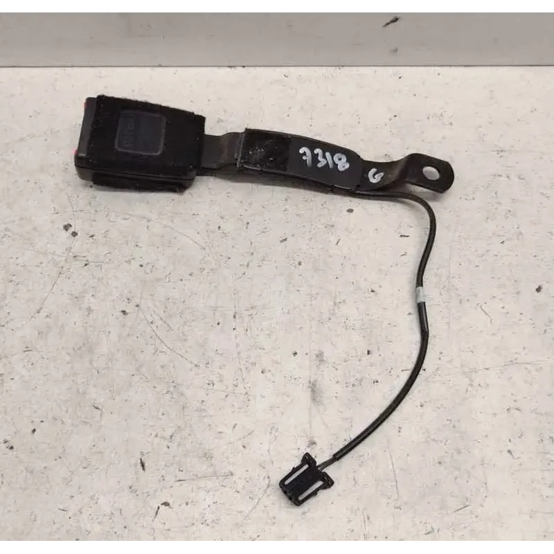 Ancrage ceinture avant gauche audi a1 8x