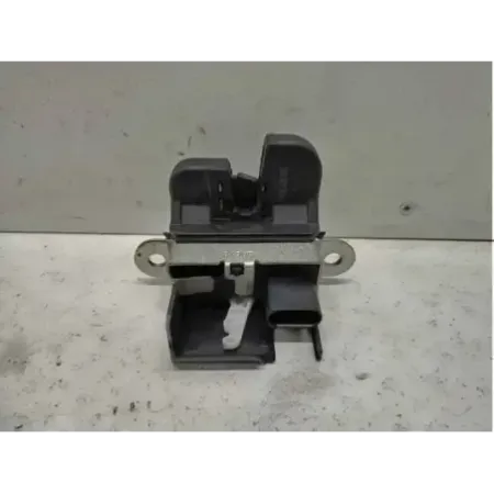 Serrure coffre arriere volkswagen golf 6
