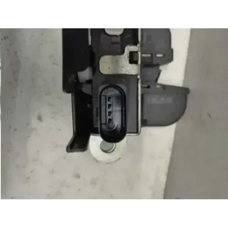 Serrure coffre arriere volkswagen golf 6