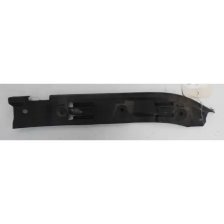 Guide pare-choc avant droit