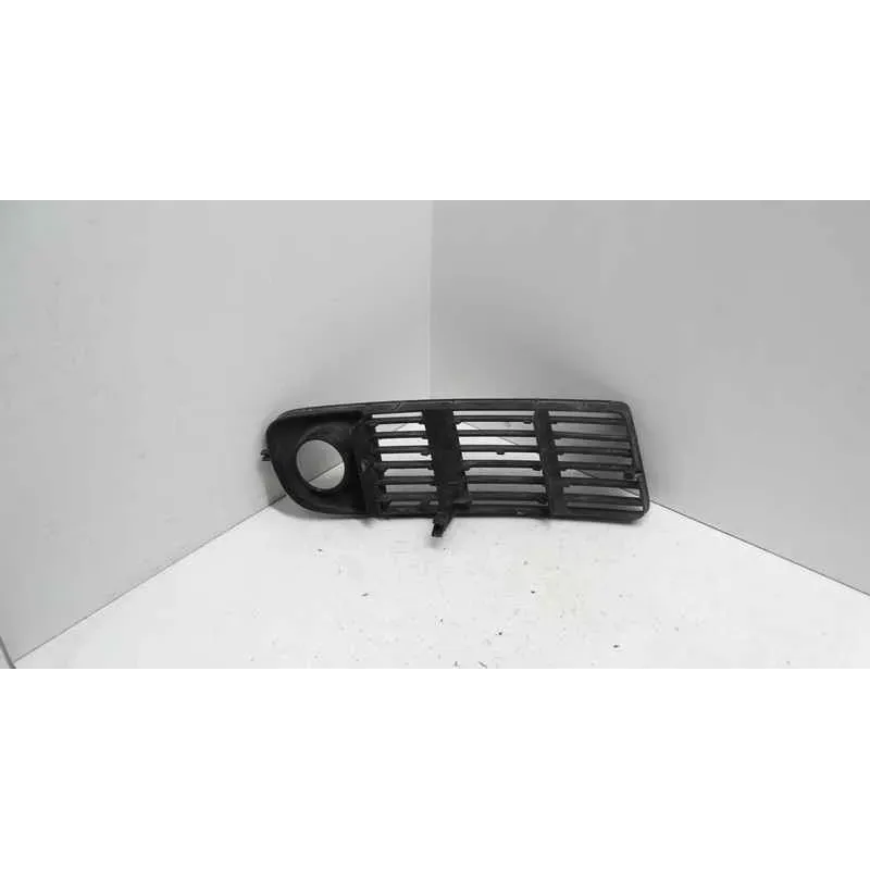 Grille de pare choc avant gauche audi a6 4b c5