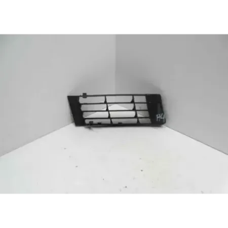 Grille de pare choc avant gauche audi a4 8d b5
