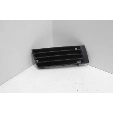 Grille de pare choc avant droit audi a4 8d b5