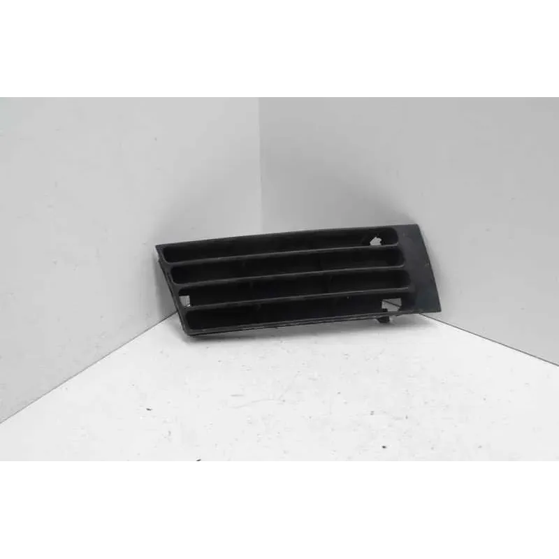 Grille de pare choc avant droit audi a4 8d b5