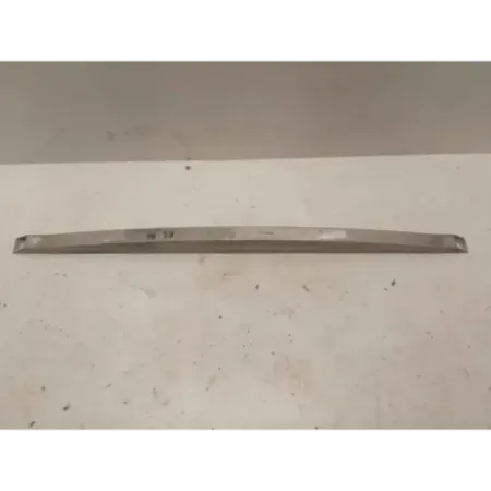 Traverse inferieur armature avant