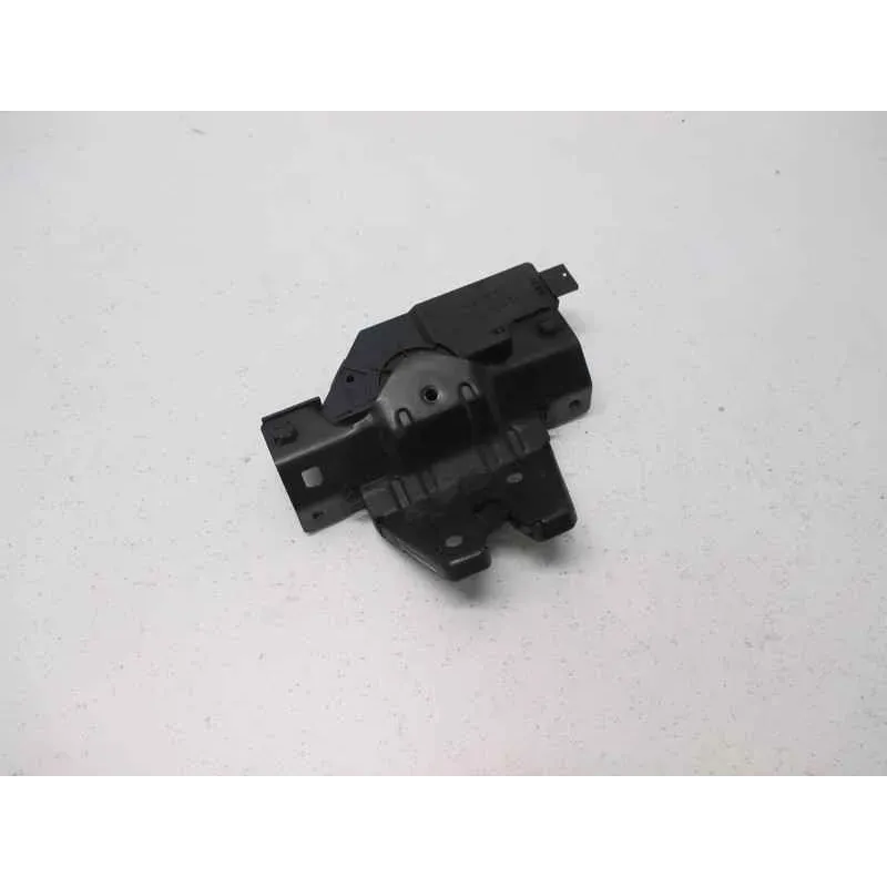 Serrure coffre arriere bmw serie 1 e87/e81
