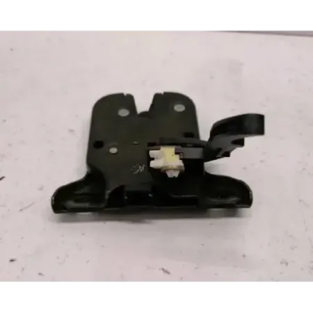 Serrure coffre arriere