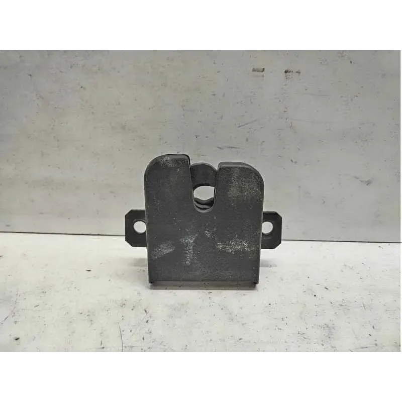 Serrure coffre arriere volkswagen golf 4 iv