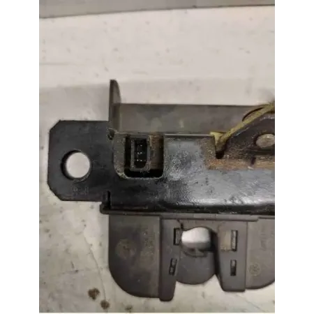 Serrure coffre arriere volkswagen golf 4 iv