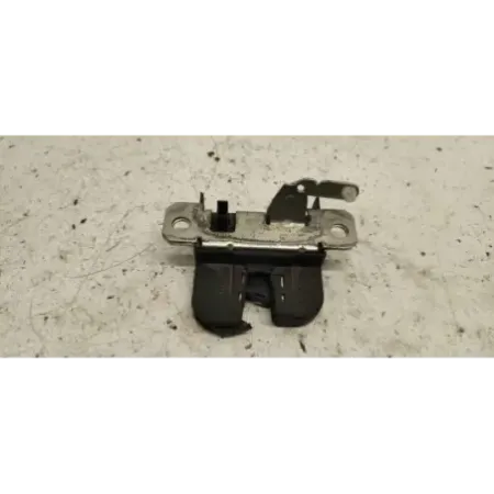 Serrure coffre arriere volkswagen polo 9n iv