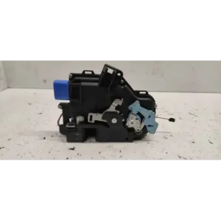 Serrure porte avant droit volkswagen golf 5 v