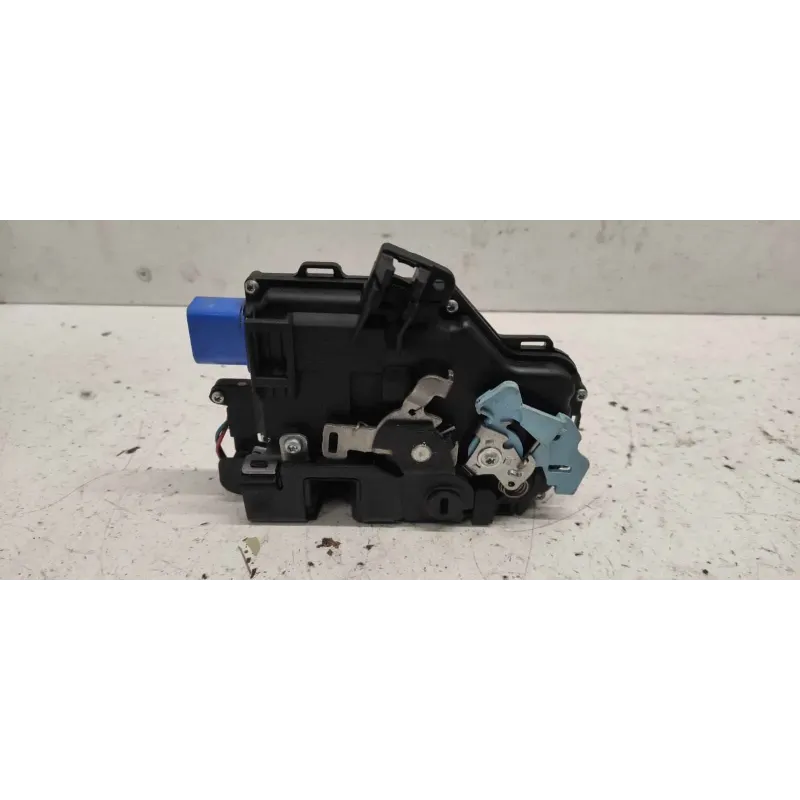 Serrure porte arriere droite volkswagen golf 5 v