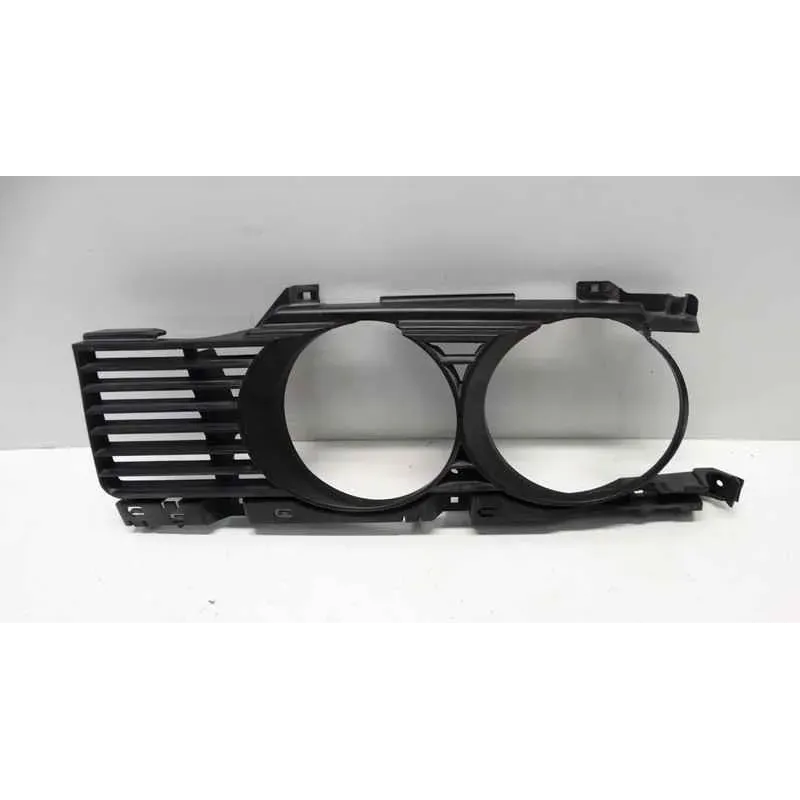 Grille phare droit