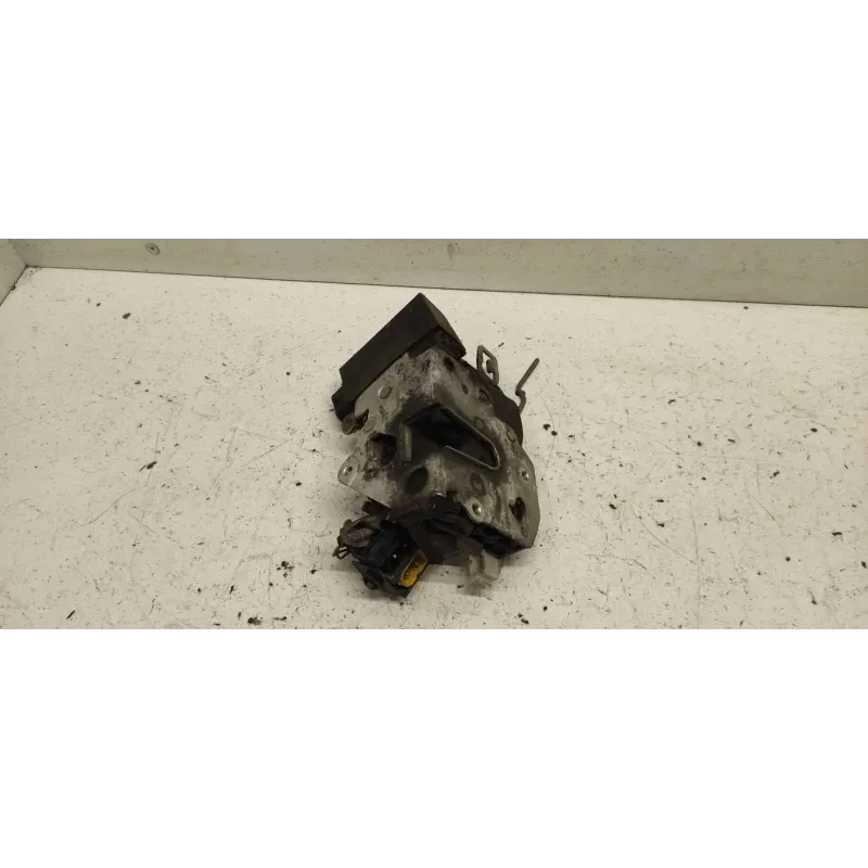 Serrure porte avant droit