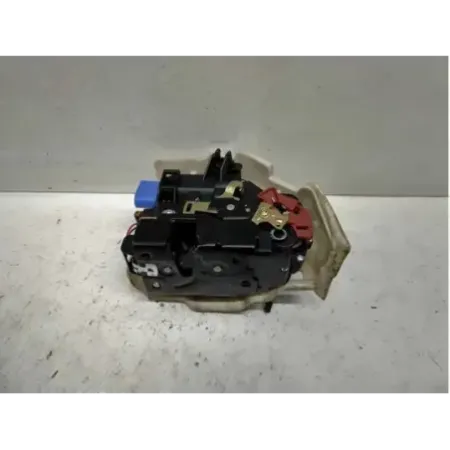 Serrure porte avant droit volkswagen golf 5 v