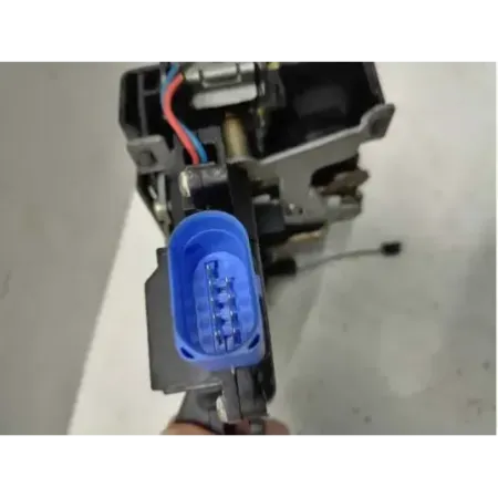 Serrure porte avant droit volkswagen golf 5 v