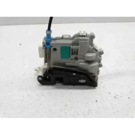 Serrure porte avant droit audi a3 8v