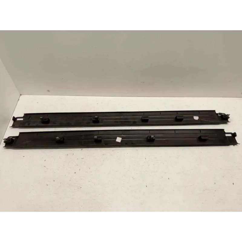 Repose pied avant gauche