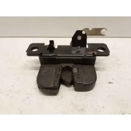 Serrure malle arriere