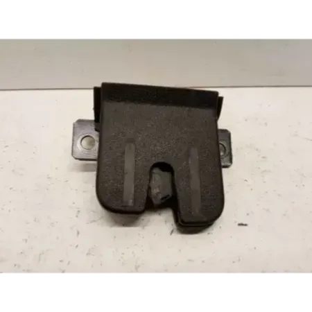 Serrure malle arriere