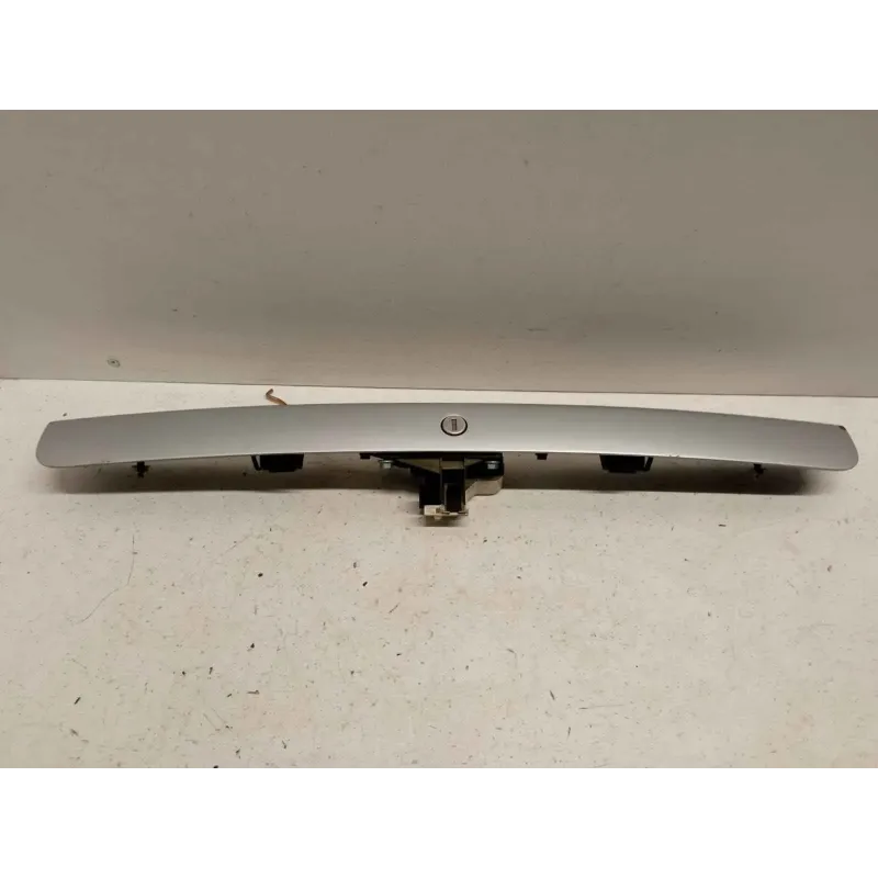 Poignee malle hayon coffre