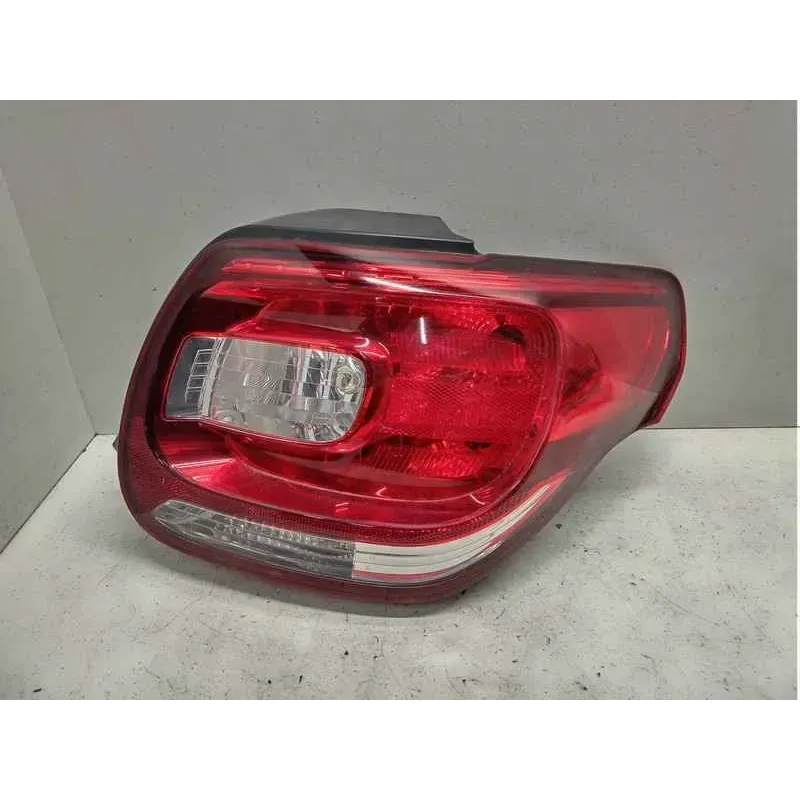 Feu arriere droit citroen ds3