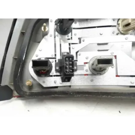 Feu arriere gauche bmw serie 3 e36