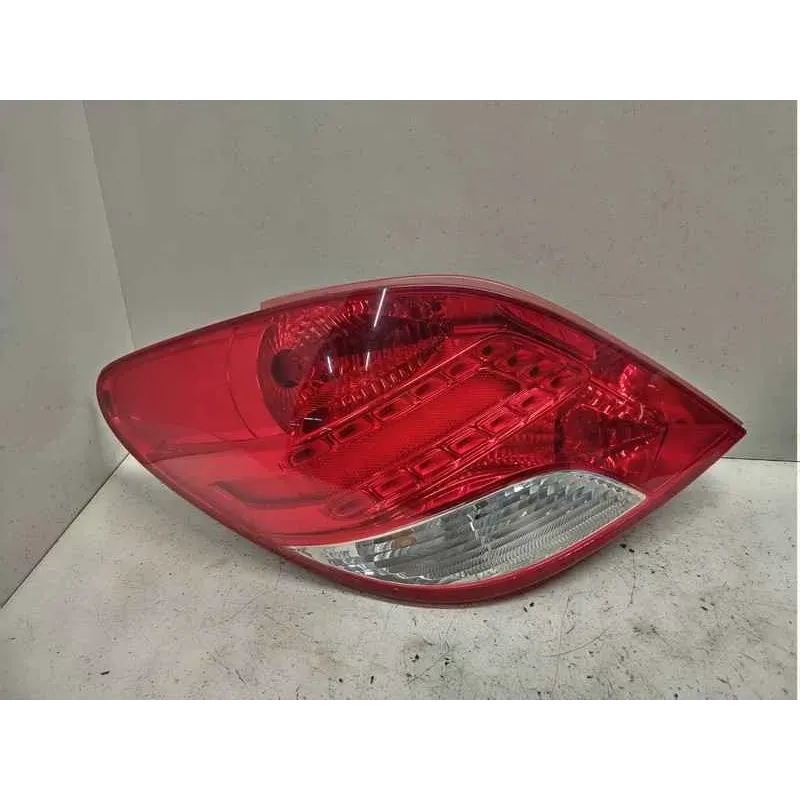 Feu arriere gauche peugeot 207
