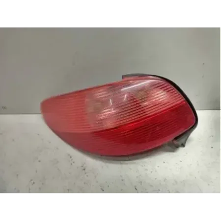 Feu arriere gauche peugeot 206