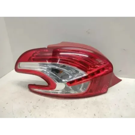Feu arriere gauche peugeot 208