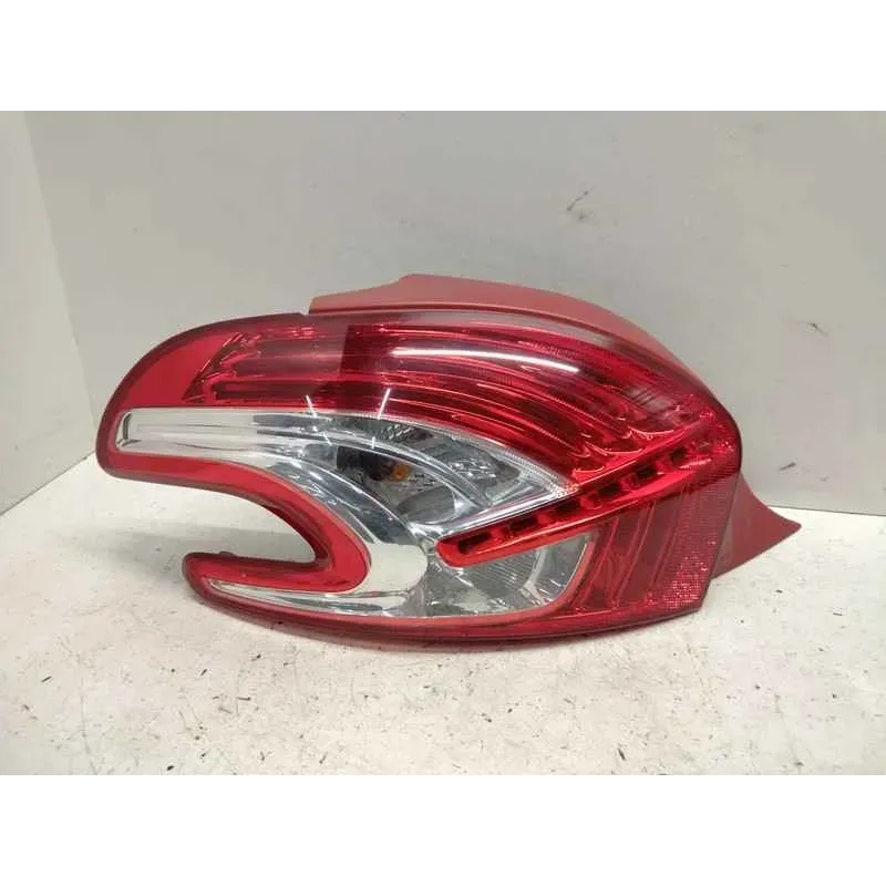 Feu arriere gauche peugeot 208