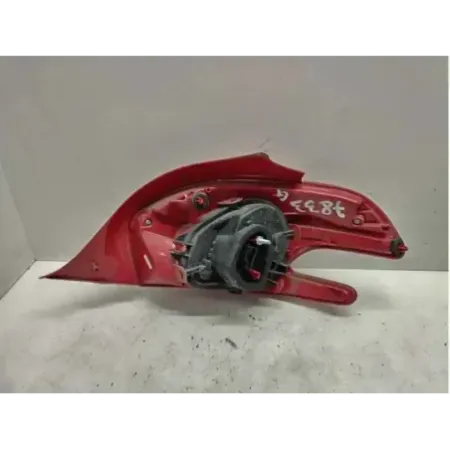 Feu arriere gauche peugeot 208