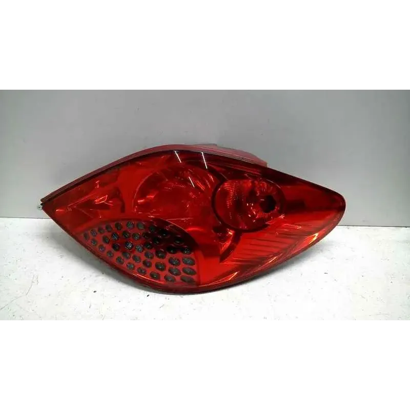 Feu arriere droit peugeot 207