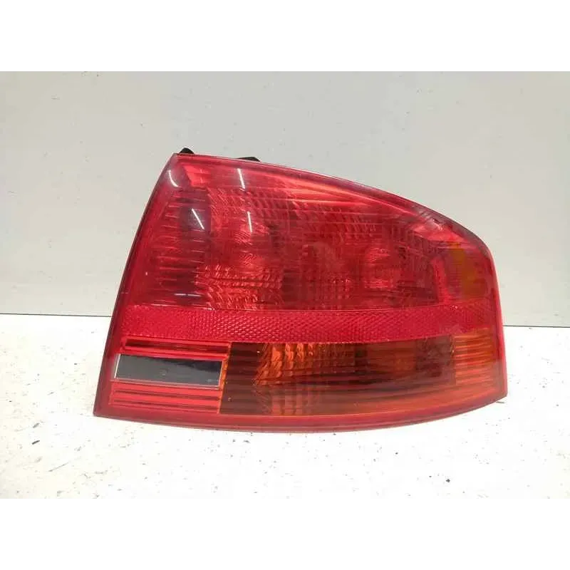 Feu arriere droit audi a4 8e b6/b7