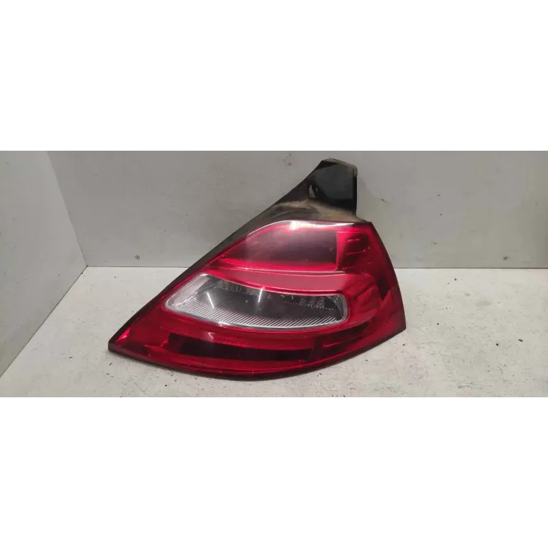 Feu arriere droit renault megane