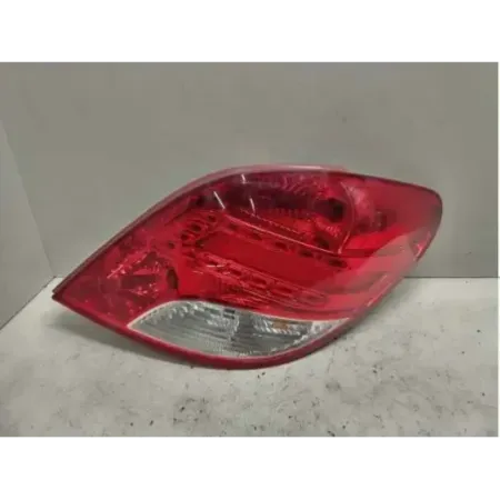 Feu arriere droit peugeot 207