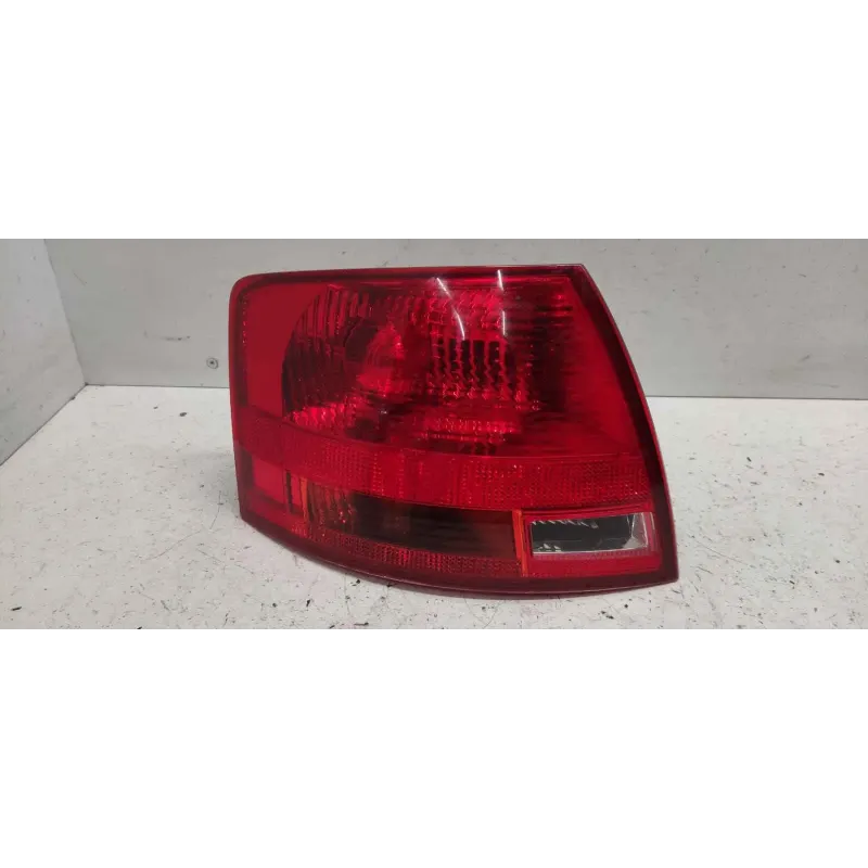 Feu arriere gauche audi a4 8e b6/b7