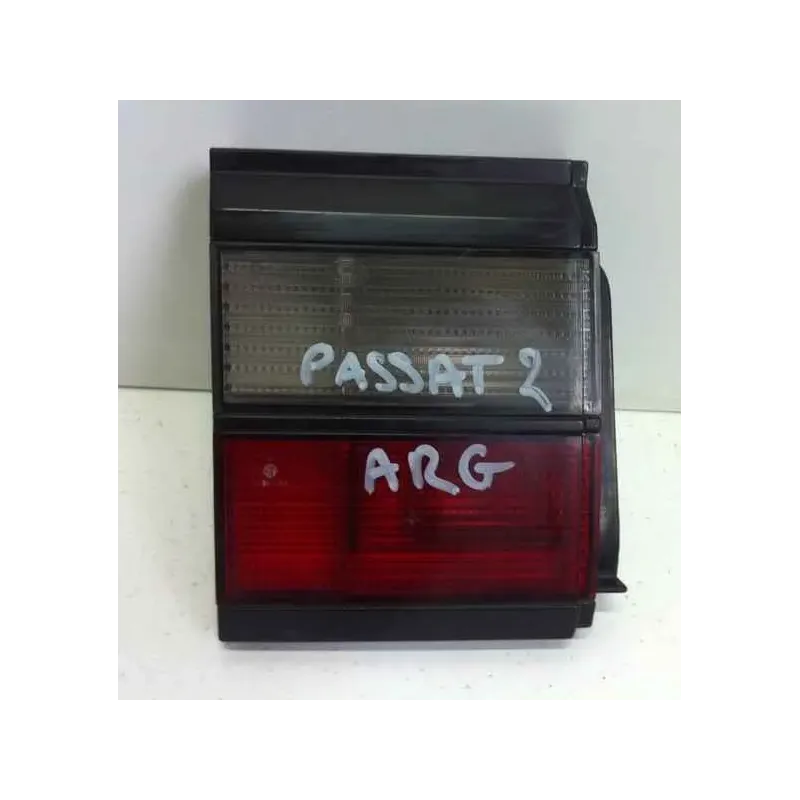 Feu arriere interieur gauche volkswagen passat 31 b3