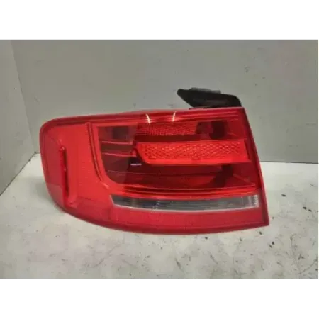 Feu arriere interieur gauche audi a4 8k